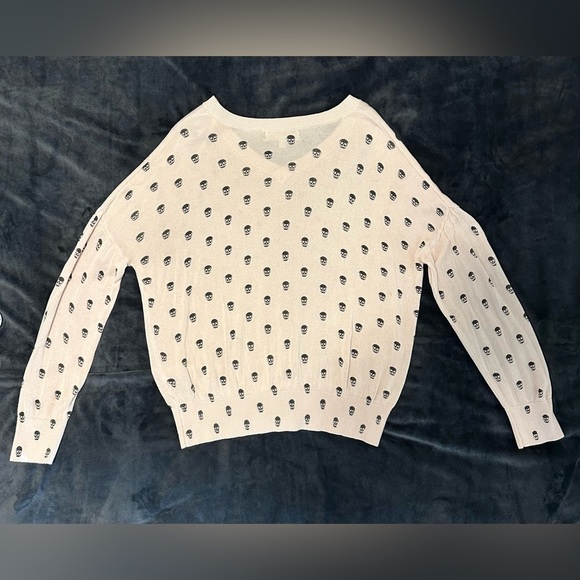Philosophy Republic clothing, pink V-Neck sweater with gray skulls, size Large - Picture 3 of 5